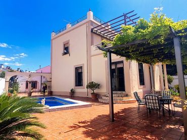 Xalet amb piscina en venda a Calle Agustín de la Oliva 11