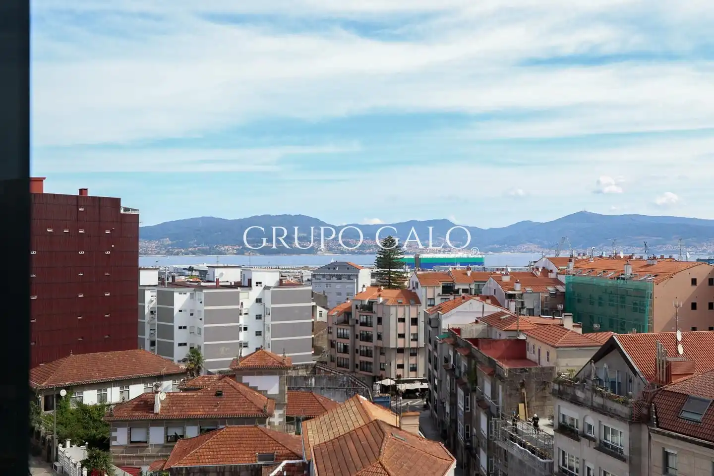 Vista exterior de Ático en venta en Vigo  con Calefacción, Parquet y Trastero