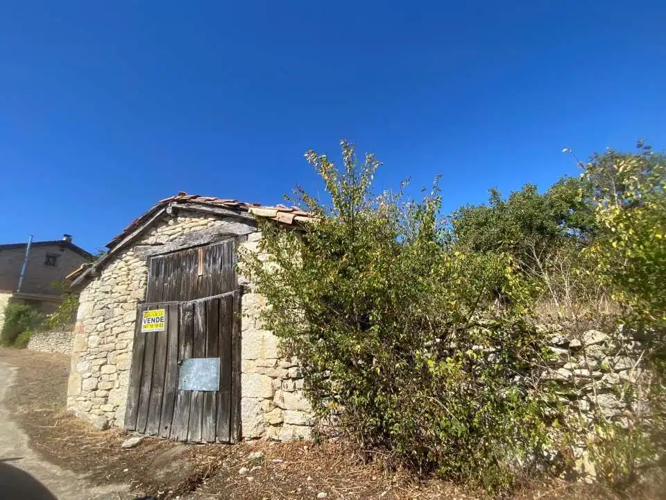 Vista exterior de Nave industrial en venta en Valle de Losa