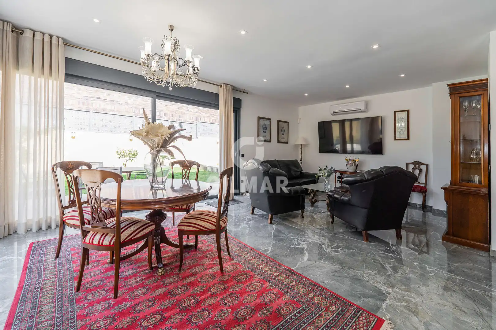 Wohnzimmer von Einfamilien-Reihenhaus zum Verkauf in Pozuelo de Alarcón mit Heizung und Privatgarten