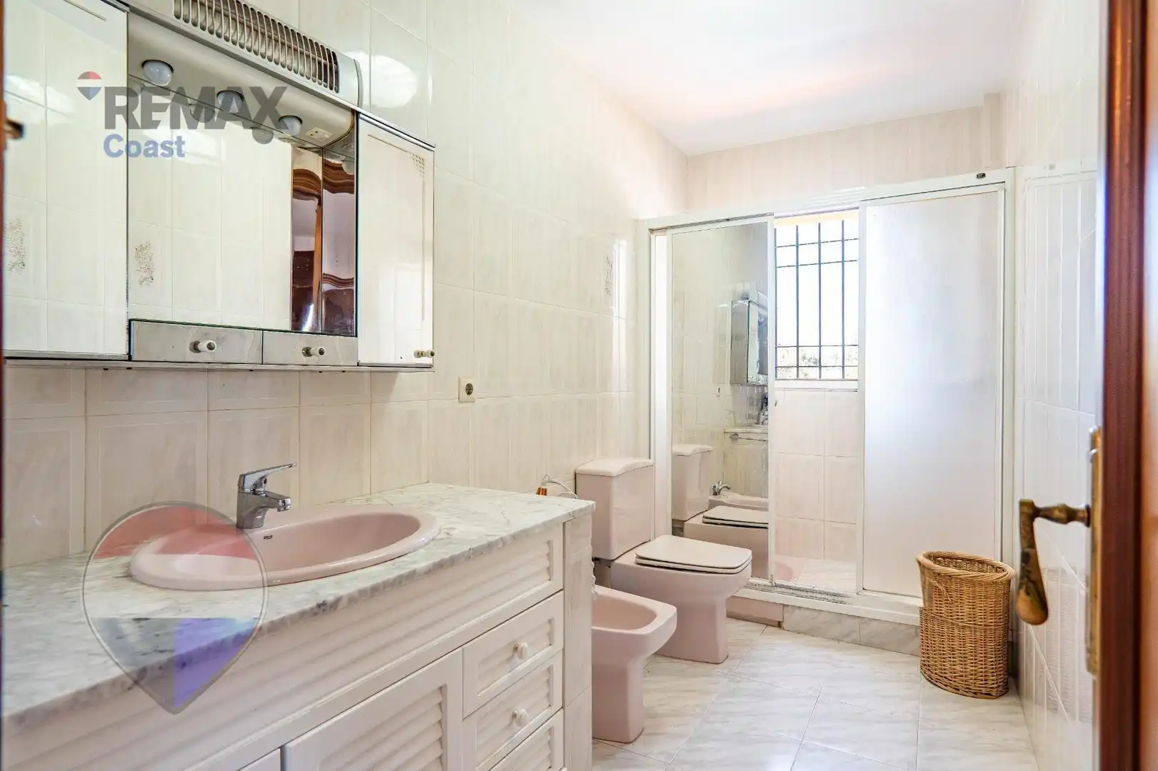 Bany de Casa o xalet en venda en Alhaurín de la Torre amb Piscina comunitària