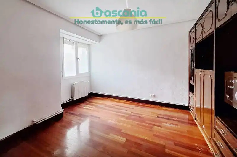 Habitación de Piso en venta en Basauri  con Calefacción, Amueblado y Balcón