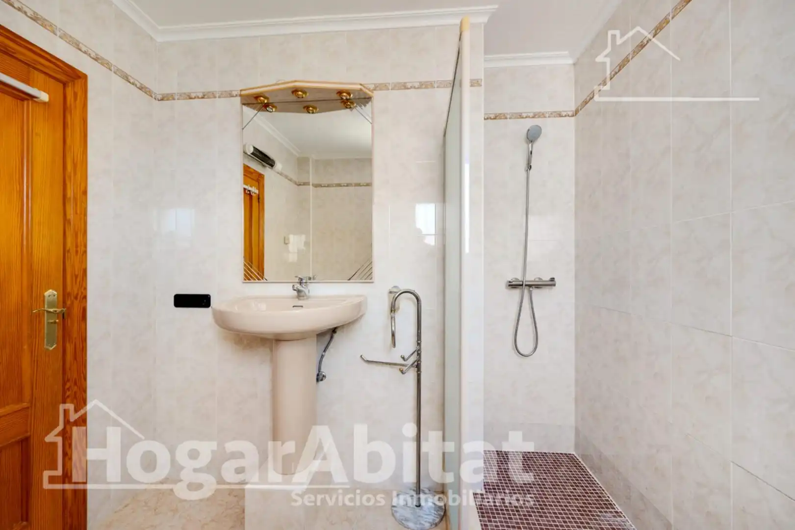 Bany de Casa o xalet en venda en Orihuela amb Jardí privat, Terrassa i Balcó