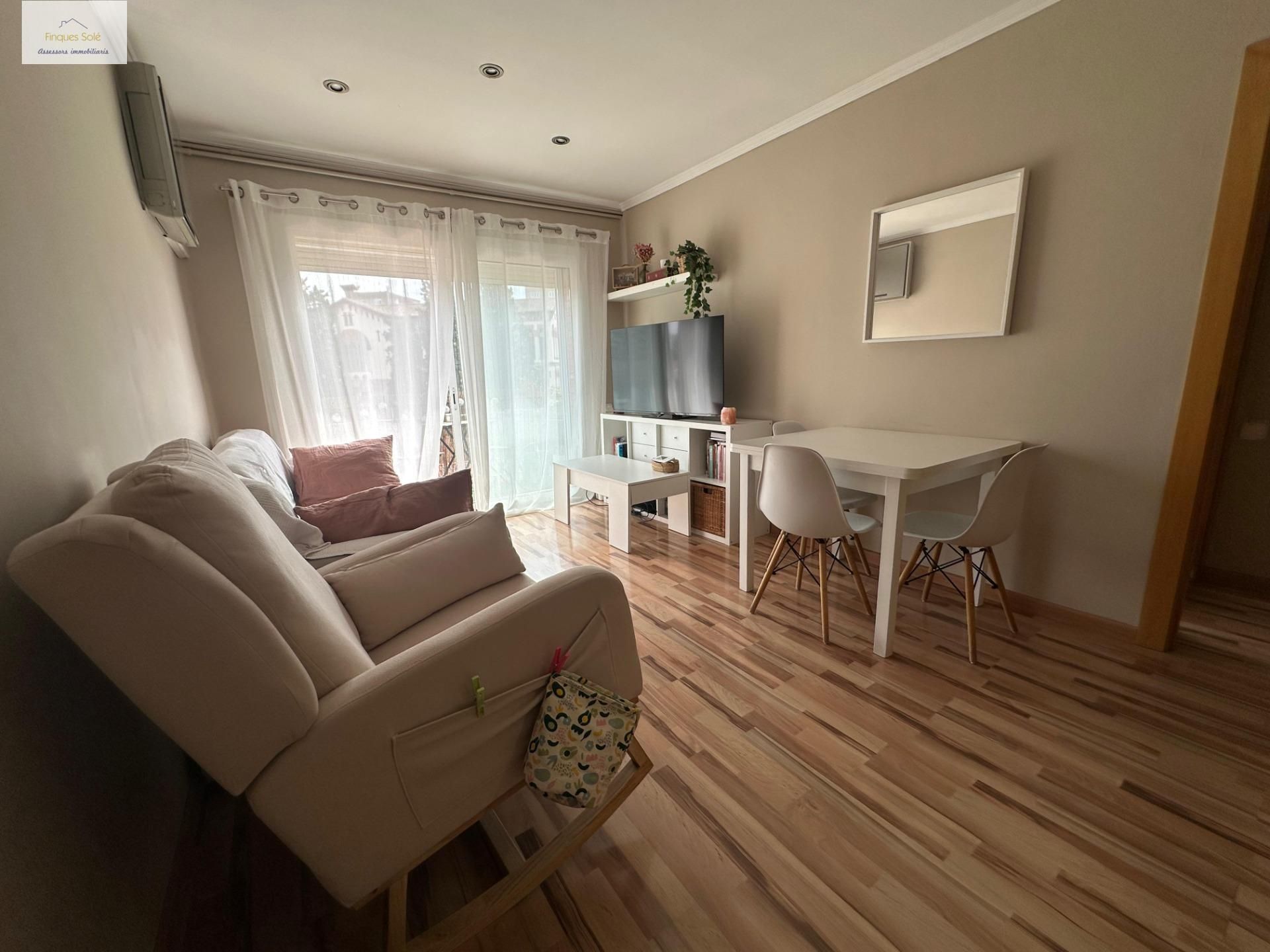 Living room of Flat for sale in Granollers  with Parquet flooring, Storage room and Balcony