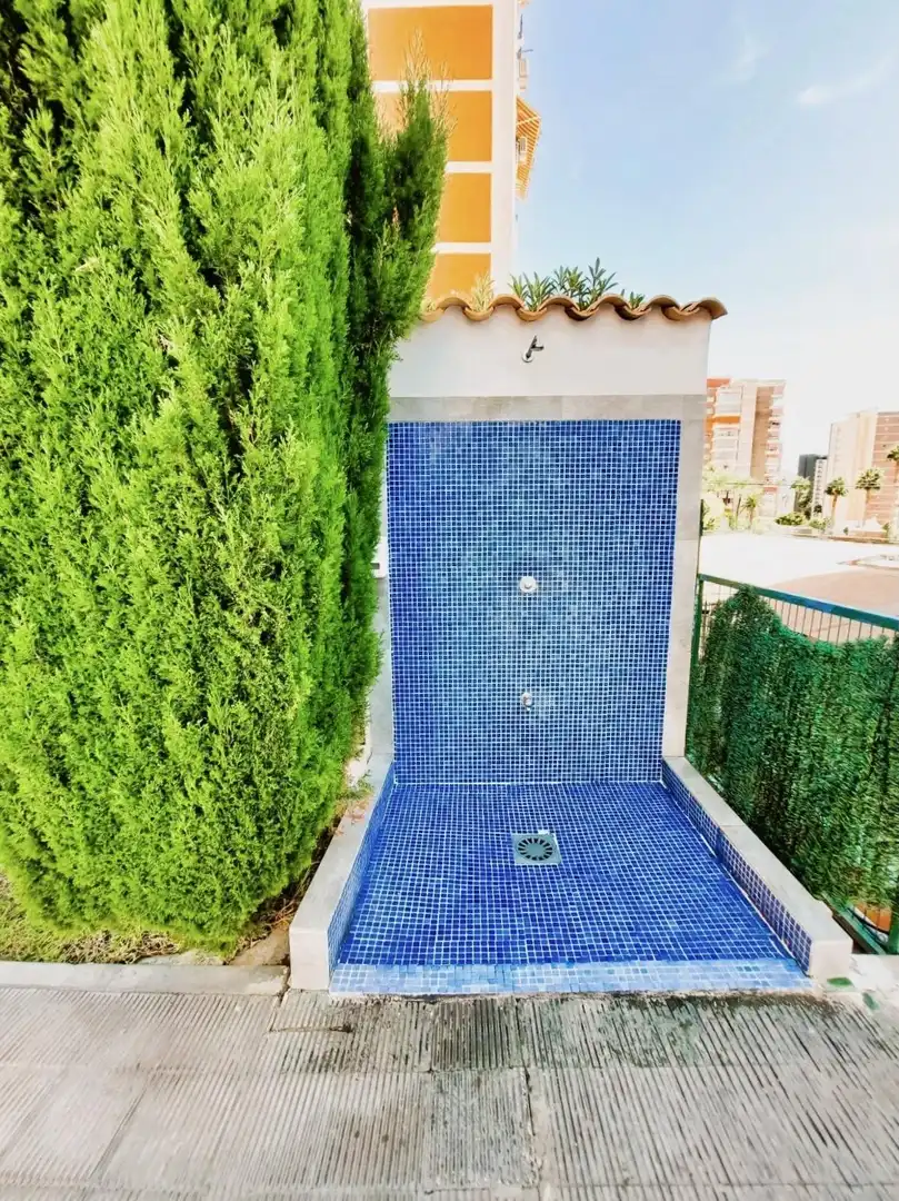 Piscina de Apartamento en venta en Benidorm con Aire acondicionado, Terraza y Piscina comunitaria
