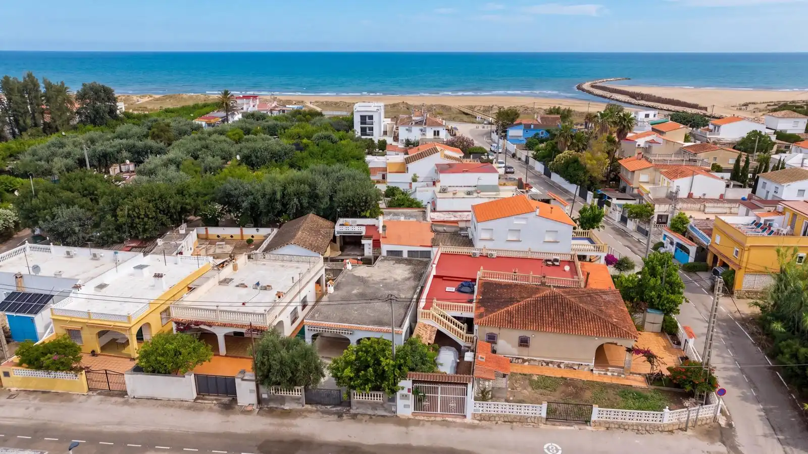 Exterior view of Houses for sale in Oliva  with Terrace and Furnished