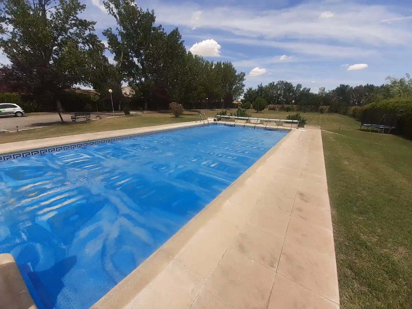 Schwimmbecken von Grundstücke zum Verkauf in Coreses