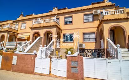 Vista exterior de Casa adosada en venda en Santa Pola amb Aire condicionat, Terrassa i Balcó