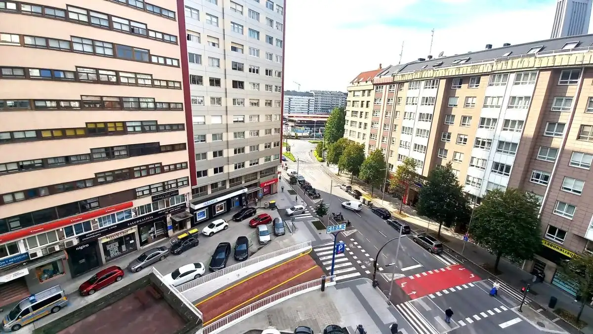 Außenansicht von Wohnung zur Miete in A Coruña Capital  mit Heizung und Parkett
