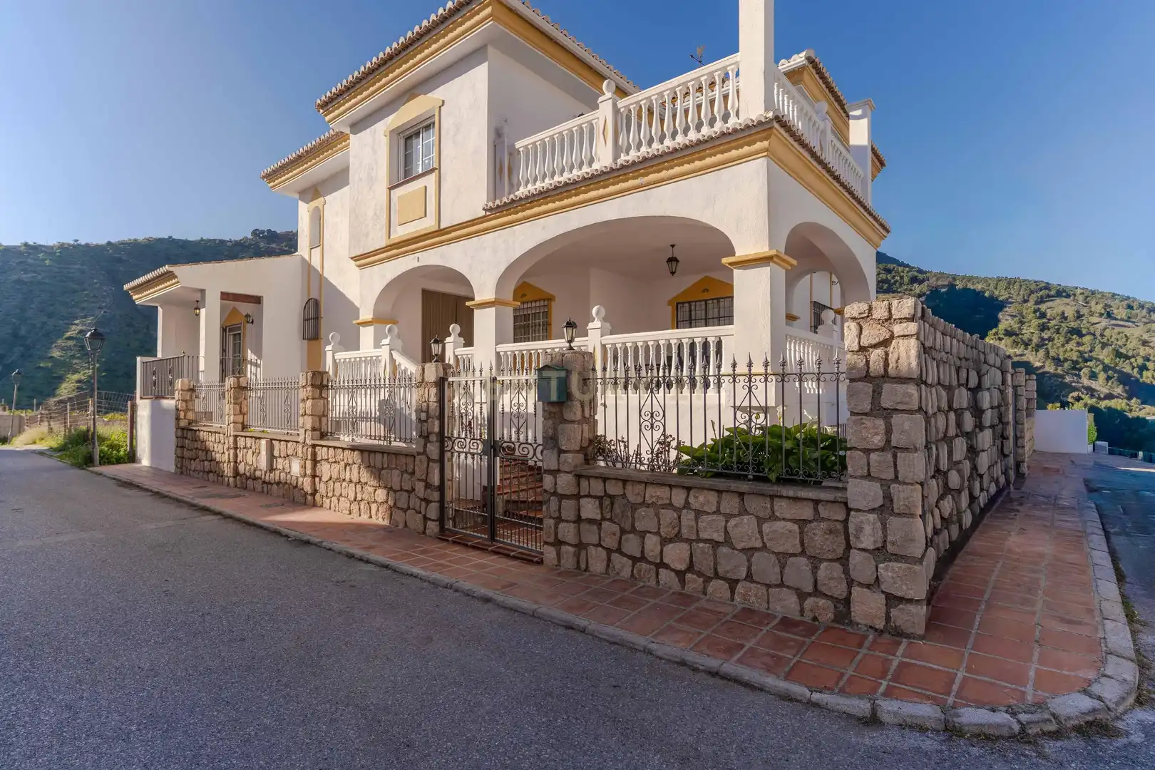 Exterior view of Houses for sale in Vélez de Benaudalla  with Private garden