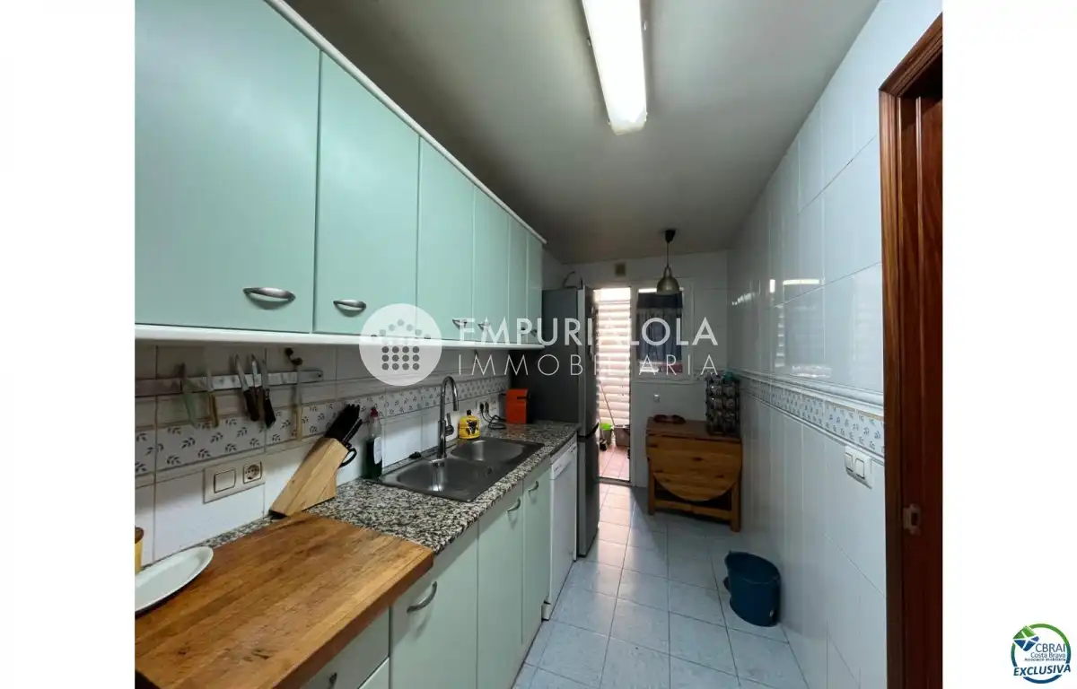 Kitchen of Apartments for sale in Figueres