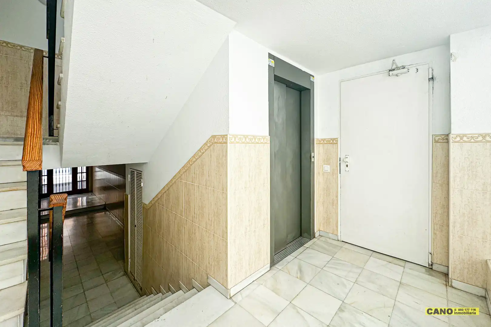 Piso en venta en Almería con Terraza y Trastero