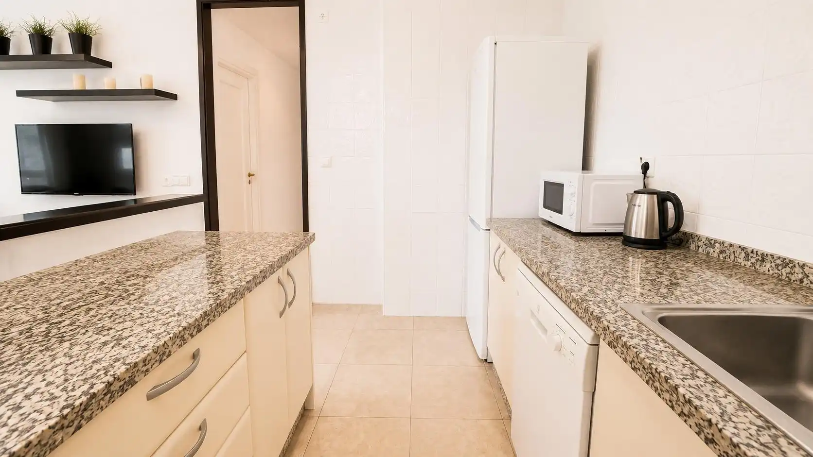 Cocina de Apartamento en venta en Manilva con Aire acondicionado, Amueblado y Piscina comunitaria