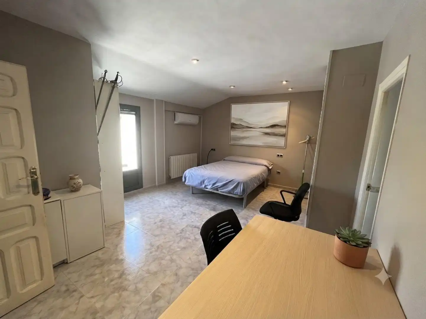 Dormitori de Casa adosada en venda en Andorra (Teruel) amb Aire condicionat, Terrassa i Balcó