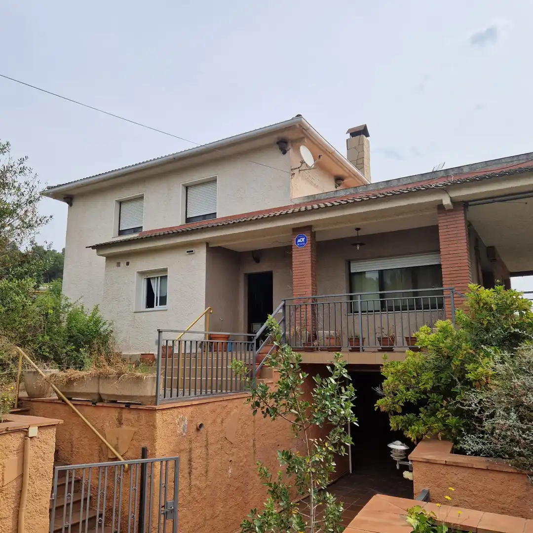 Vista exterior de Casa o chalet en venta en Corbera de Llobregat con Calefacción, Jardín privado y Terraza