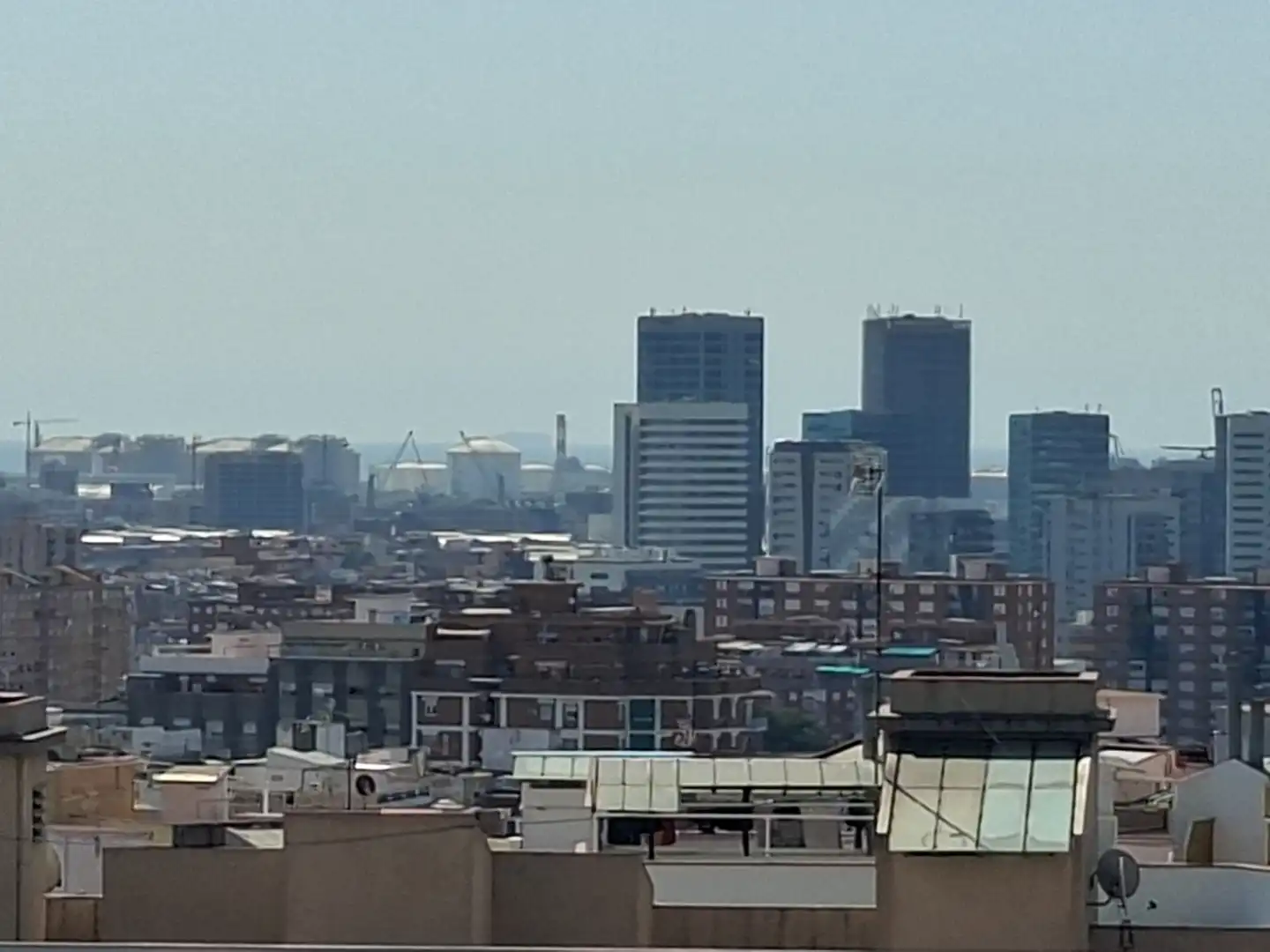Vista exterior de Garatge en venda en L'Hospitalet de Llobregat