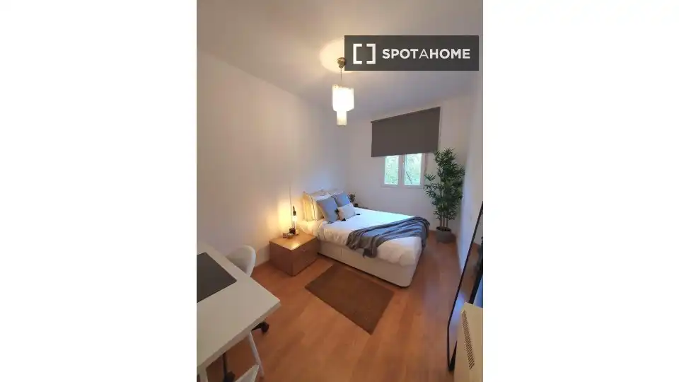 Bedroom of Flat for share in Madrid  with Air Conditioner, Heating and Internet