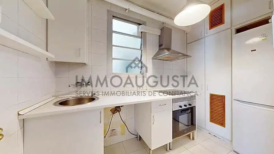Cuina de Pis en venda en Barcelona amb Parquet i Terrassa