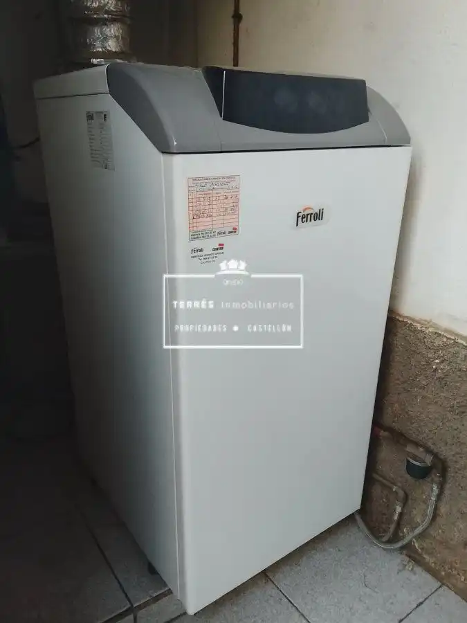 Aparcament de Casa o xalet en venda en Castellón de la Plana / Castelló de la Plana amb Calefacció, Terrassa i Moblat