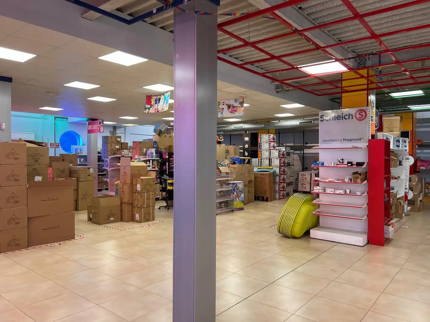 Industriegebäude zur Miete in COMERCIO