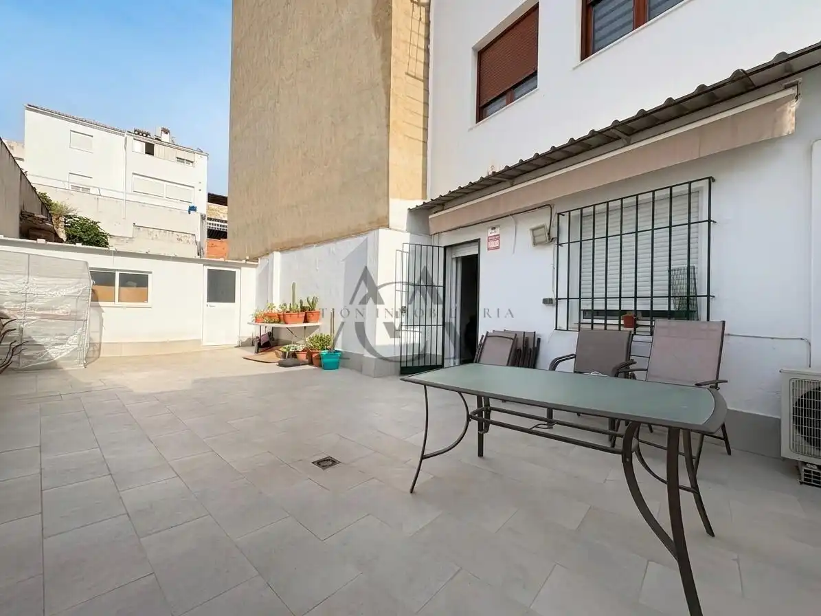 Terraza de Piso en venta en Lucena con Aire acondicionado