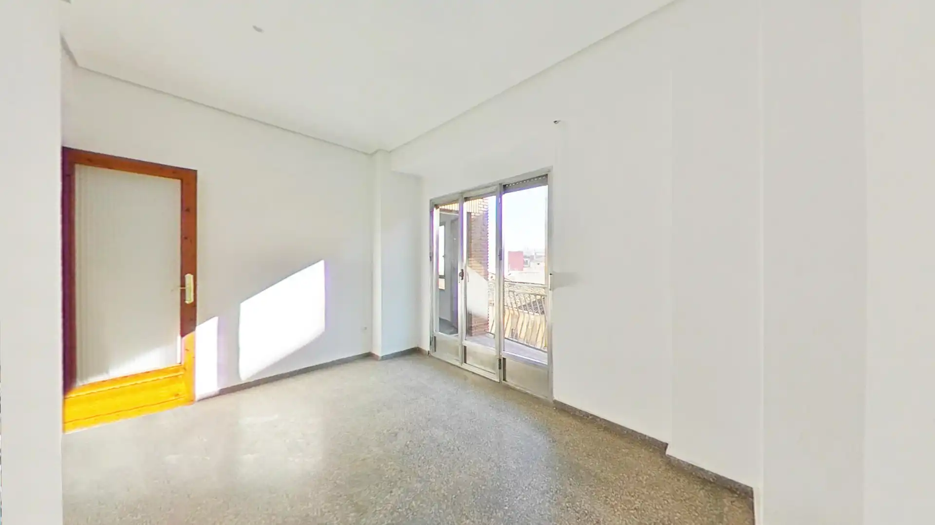 Piso en venta en C/ Gomez Ferrer, Zona La Ermita