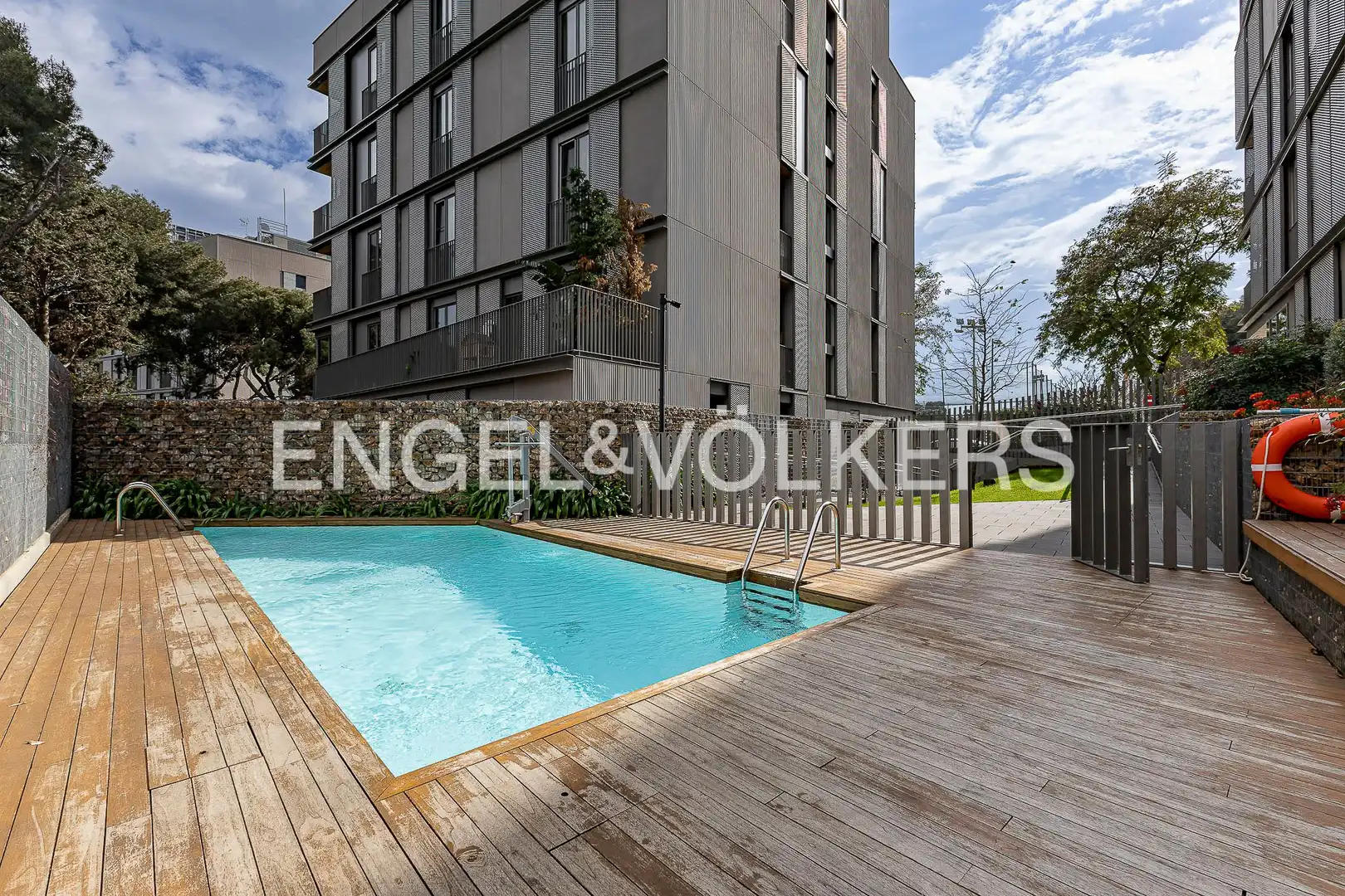 Swimming pool of Flat for sale in Barcelona  with Air Conditioner, Heating and Terrace