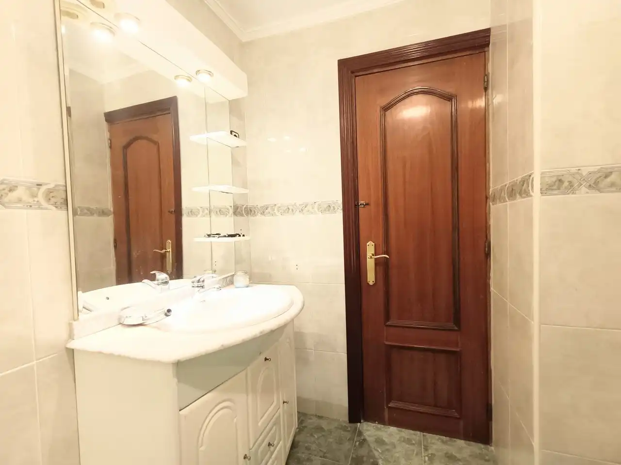 Baño de Piso en venta en Madrid con Aire acondicionado, Terraza y Horno