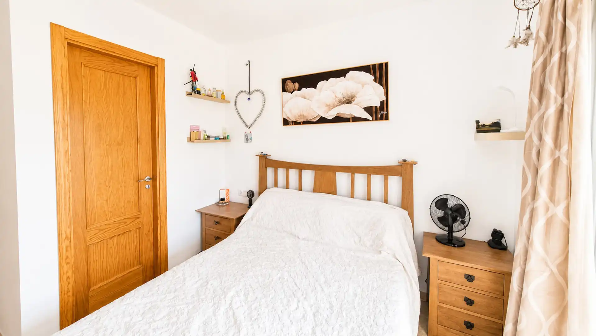 Dormitori de Apartament en venda en Manilva amb Terrassa, Piscina i Moblat