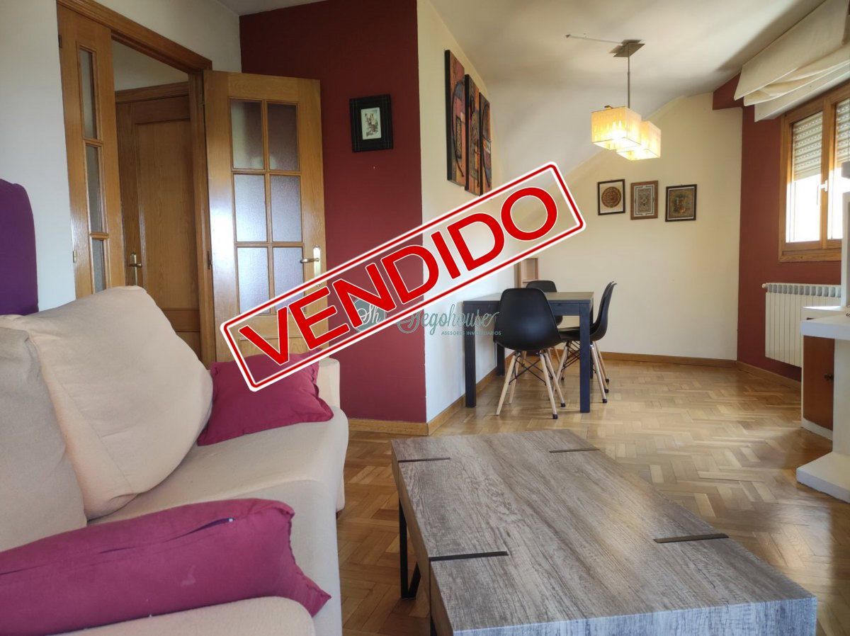 Living room of Attic for sale in Segovia Capital  with Heating, Parquet flooring and Furnished