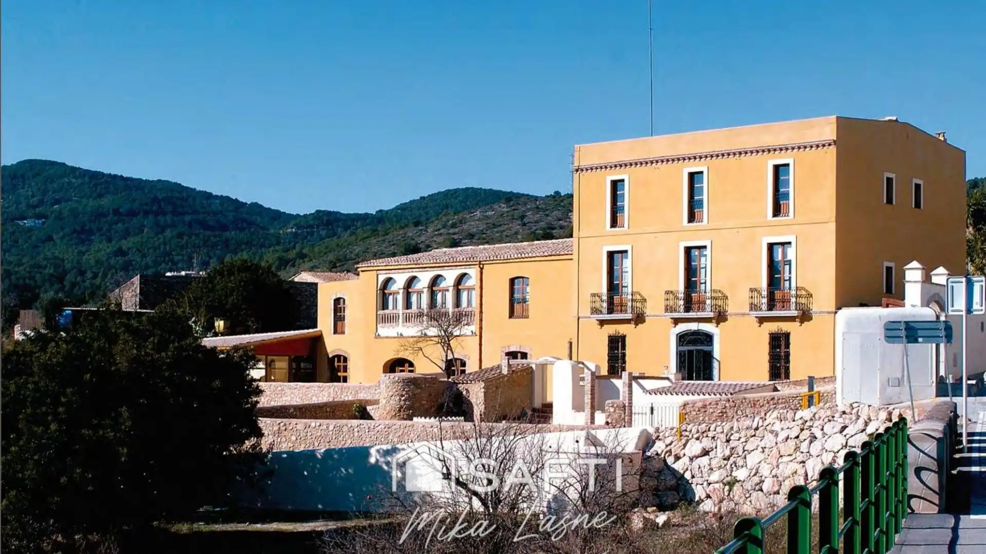 Vista exterior de Casa o xalet en venda en Sant Pere de Ribes amb Aire condicionat, Terrassa i Piscina