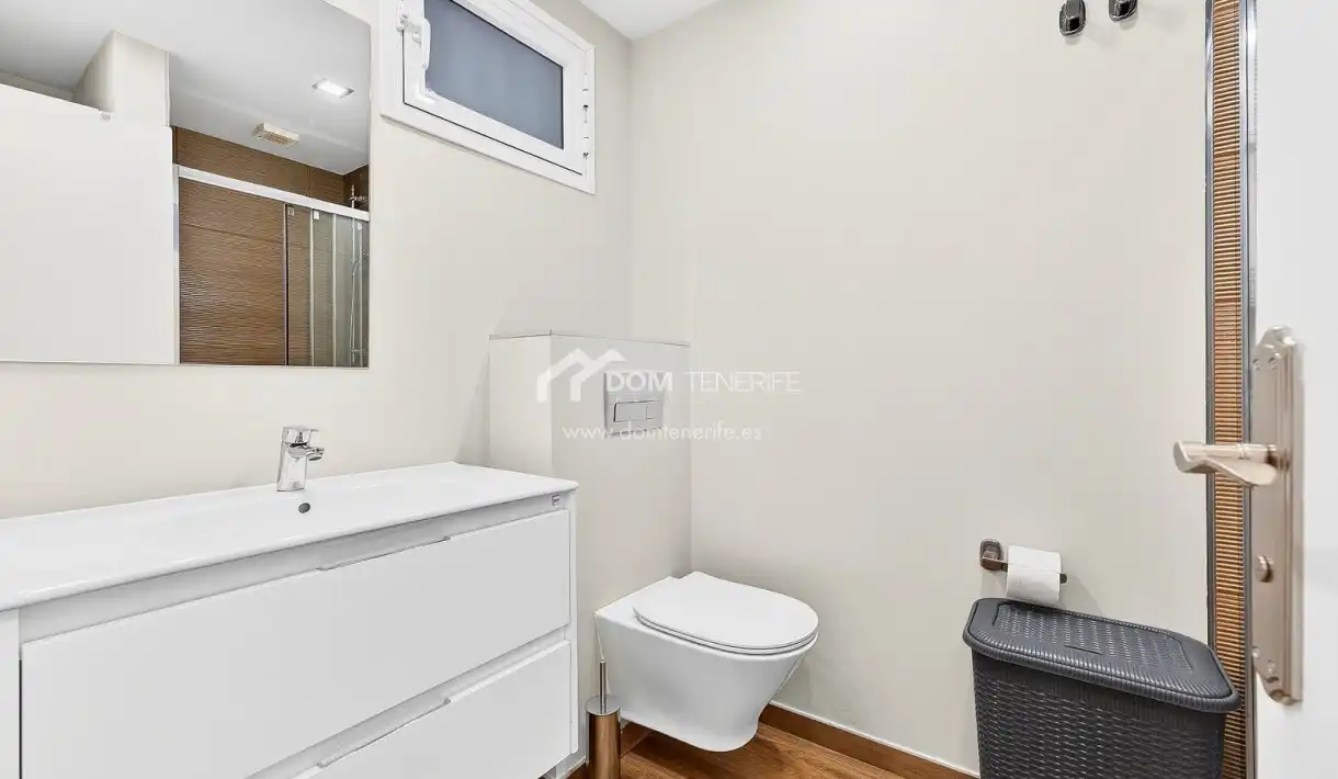 Badezimmer von Wohnung zum Verkauf in Adeje mit Terrasse, Abstellraum und Schwimmbad