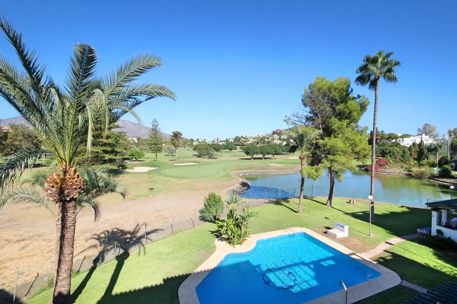 Casa amb piscina en venda a Nueva Andalucía, imagen 2