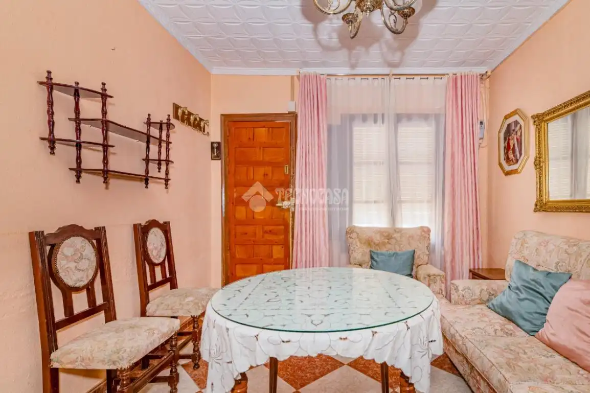 Sala de estar de Casa adosada en venta en Lucena con Terraza