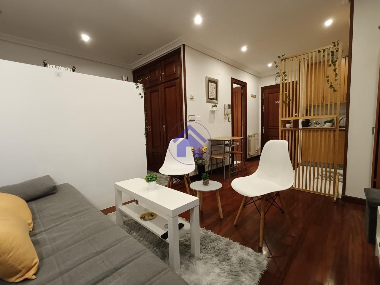 Sala d'estar de Estudi de lloguer en Vigo  amb Calefacció i Moblat