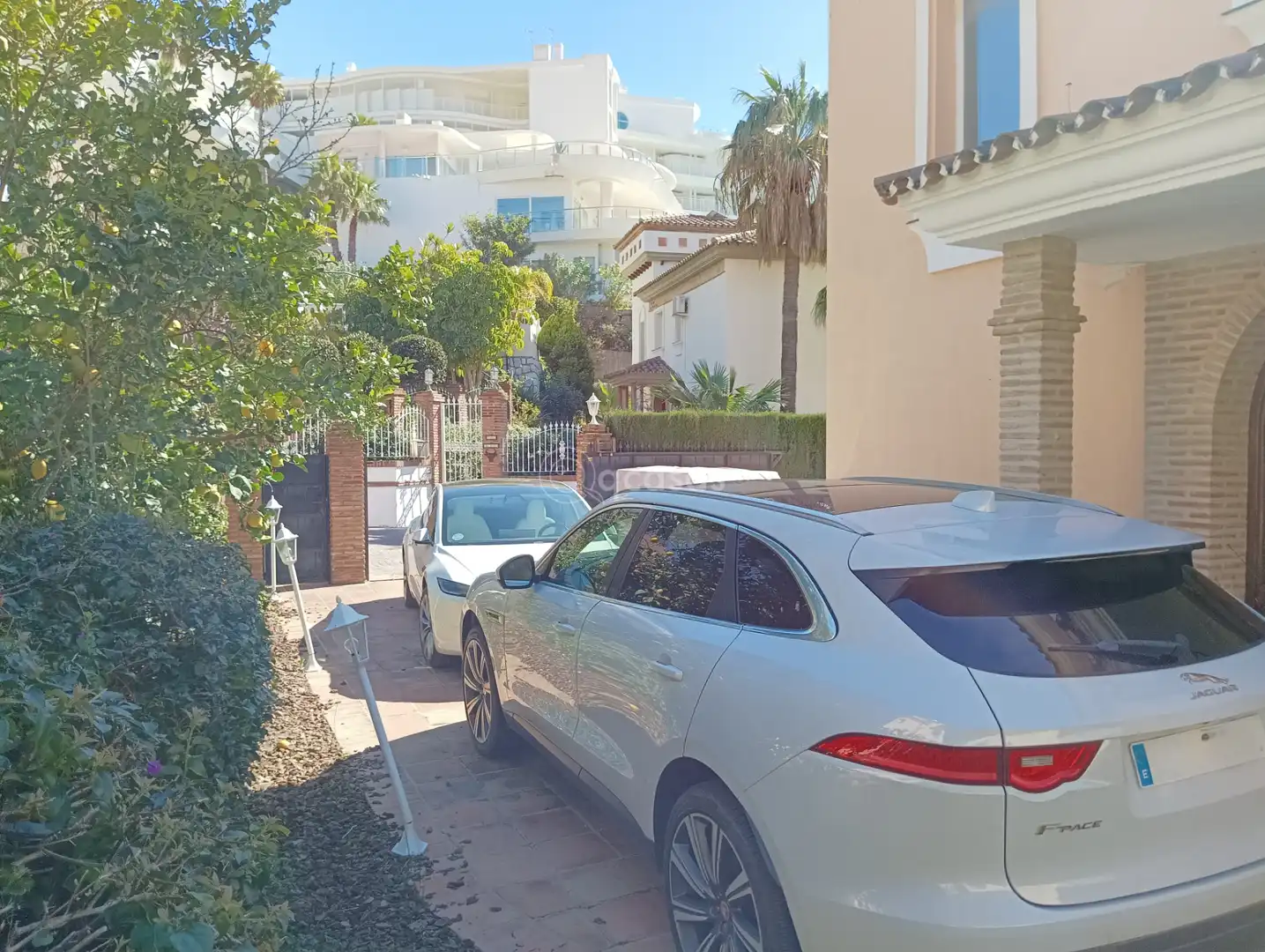 Aparcament de Casa o xalet en venda en Benalmádena amb Aire condicionat, Calefacció i Jardí privat