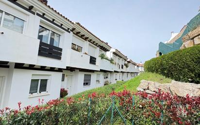Vista exterior de Casa o xalet en venda en Mijas amb Calefacció, Terrassa i Piscina comunitària