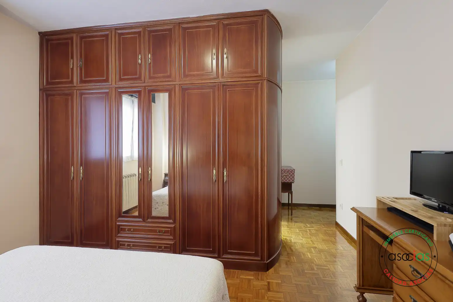 Dormitori de Pis en venda en Gijón  amb Calefacció, Parquet i Traster