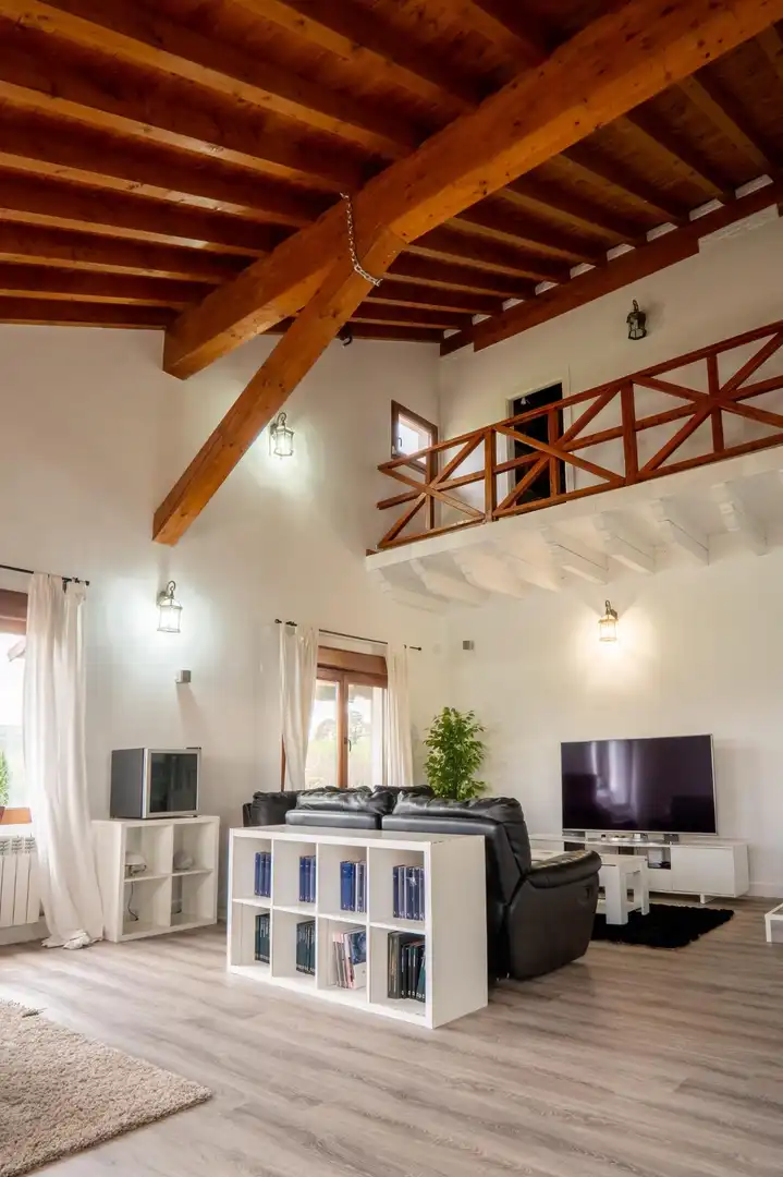 Sala d'estar de Casa o xalet en venda en Santillana del Mar amb Calefacció, Jardí privat i Terrassa
