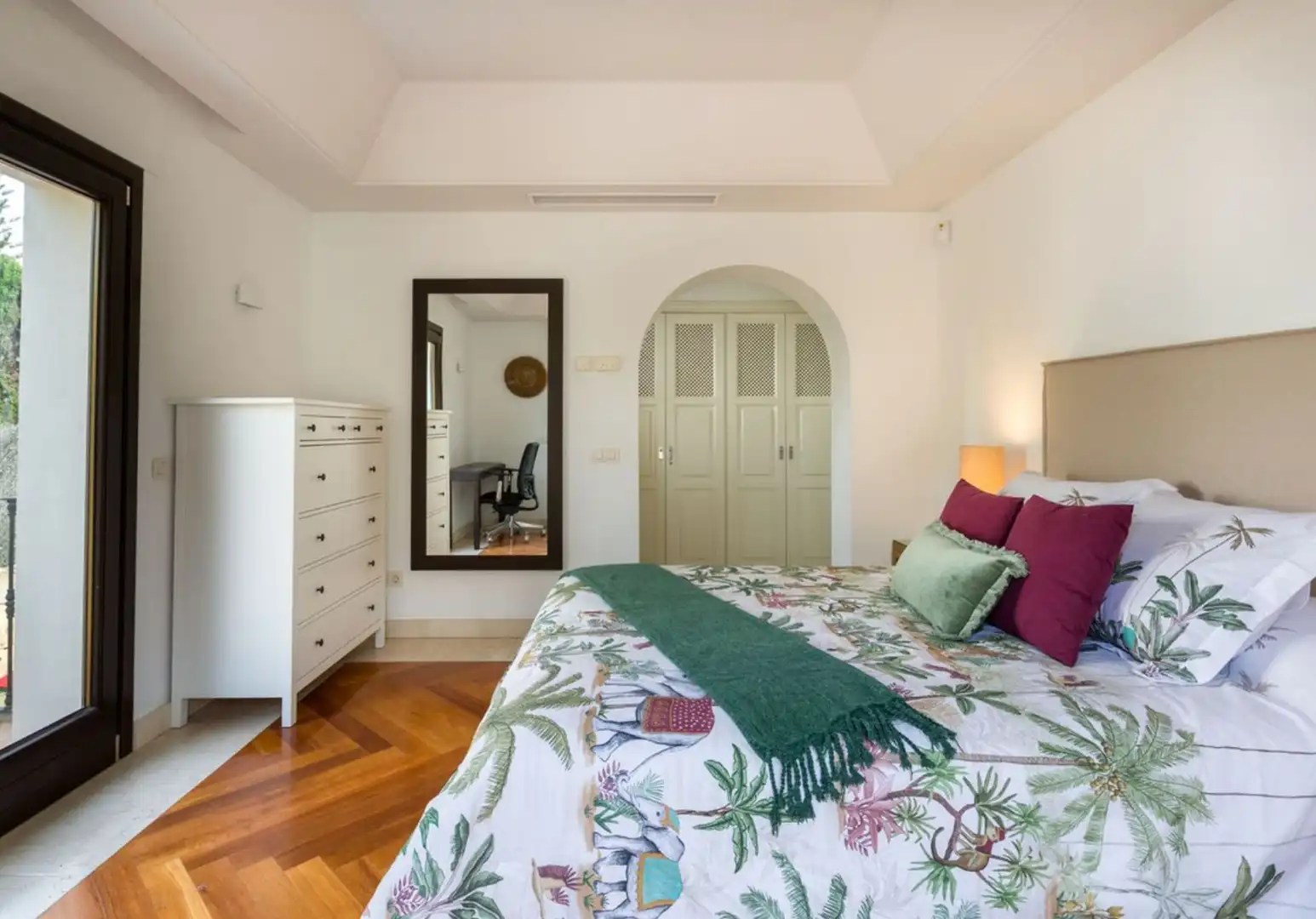 Dormitori de Casa o xalet de lloguer en Marbella amb Aire condicionat, Terrassa i Piscina