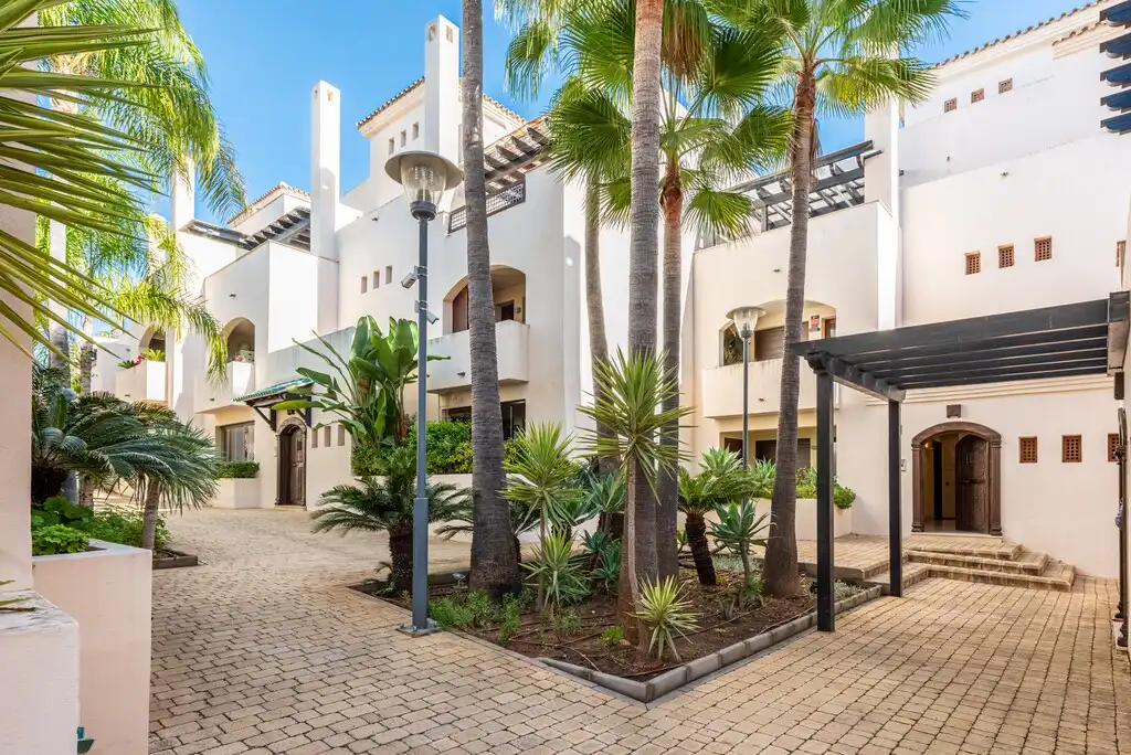 Vista exterior de Apartament en venda en Marbella amb Aire condicionat, Calefacció i Terrassa