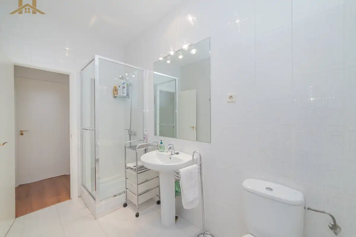 Badezimmer von Haus oder Chalet zum Verkauf in Torrelodones mit Heizung, Privatgarten und Terrasse