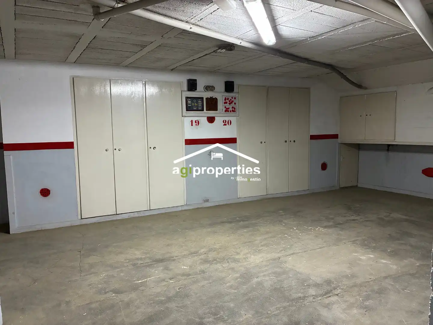 Parking for sale in calle valencia, 20 20