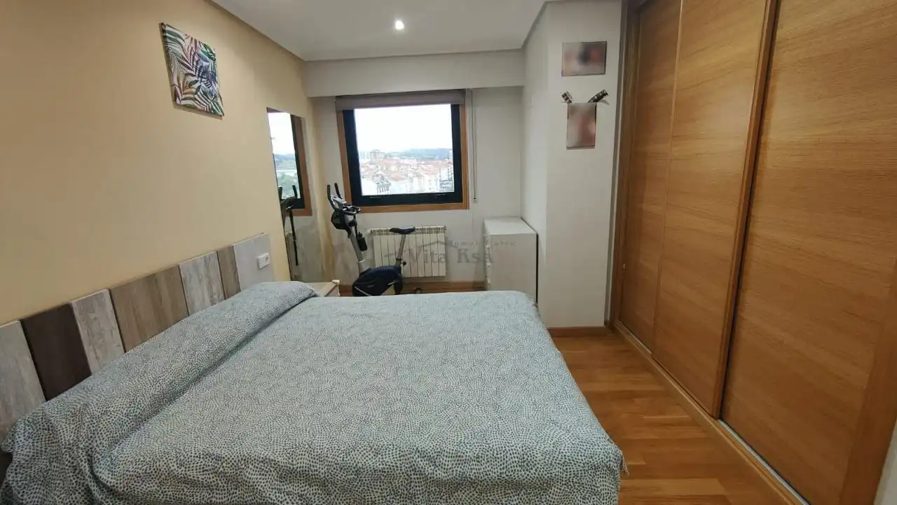 Dormitori de Dúplex en venda en Ourense Capital  amb Aire condicionat, Calefacció i Terrassa