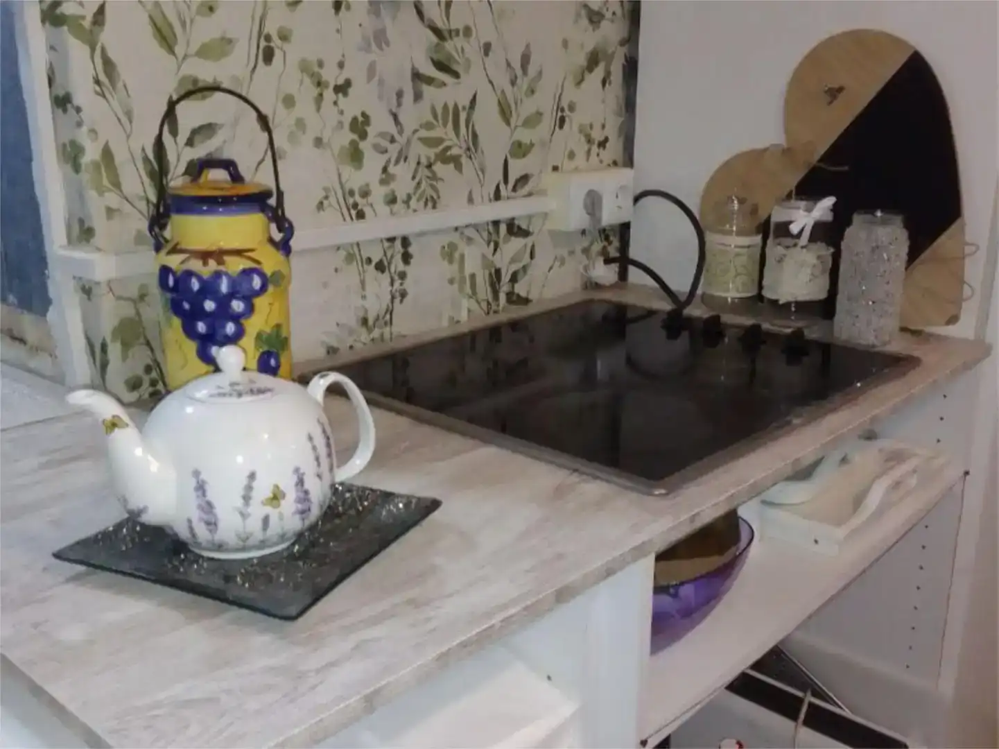 Cocina de Estudio de alquiler en Benidorm con Jardín privado, Piscina y Amueblado