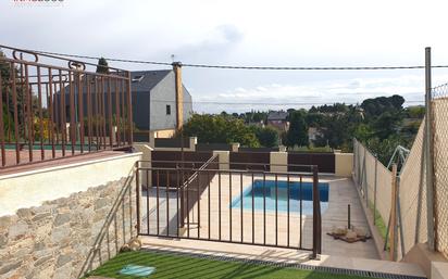 Piscina de Casa o xalet en venda en Las Rozas de Madrid amb Aire condicionat, Calefacció i Jardí privat