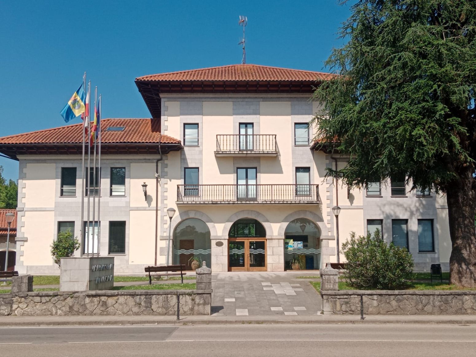 Exterior view of Premises to rent in Entrambasaguas  with Terrace