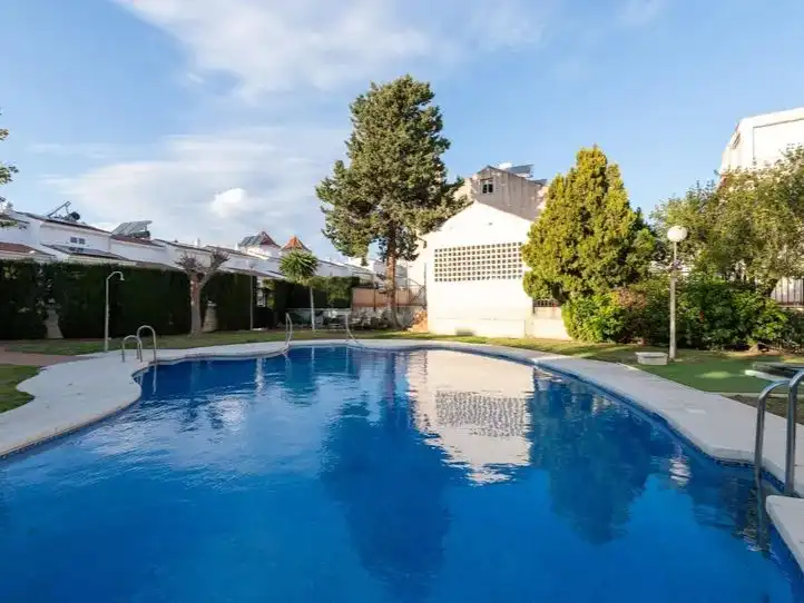 Piscina de Casa adosada en venda en Rincón de la Victoria