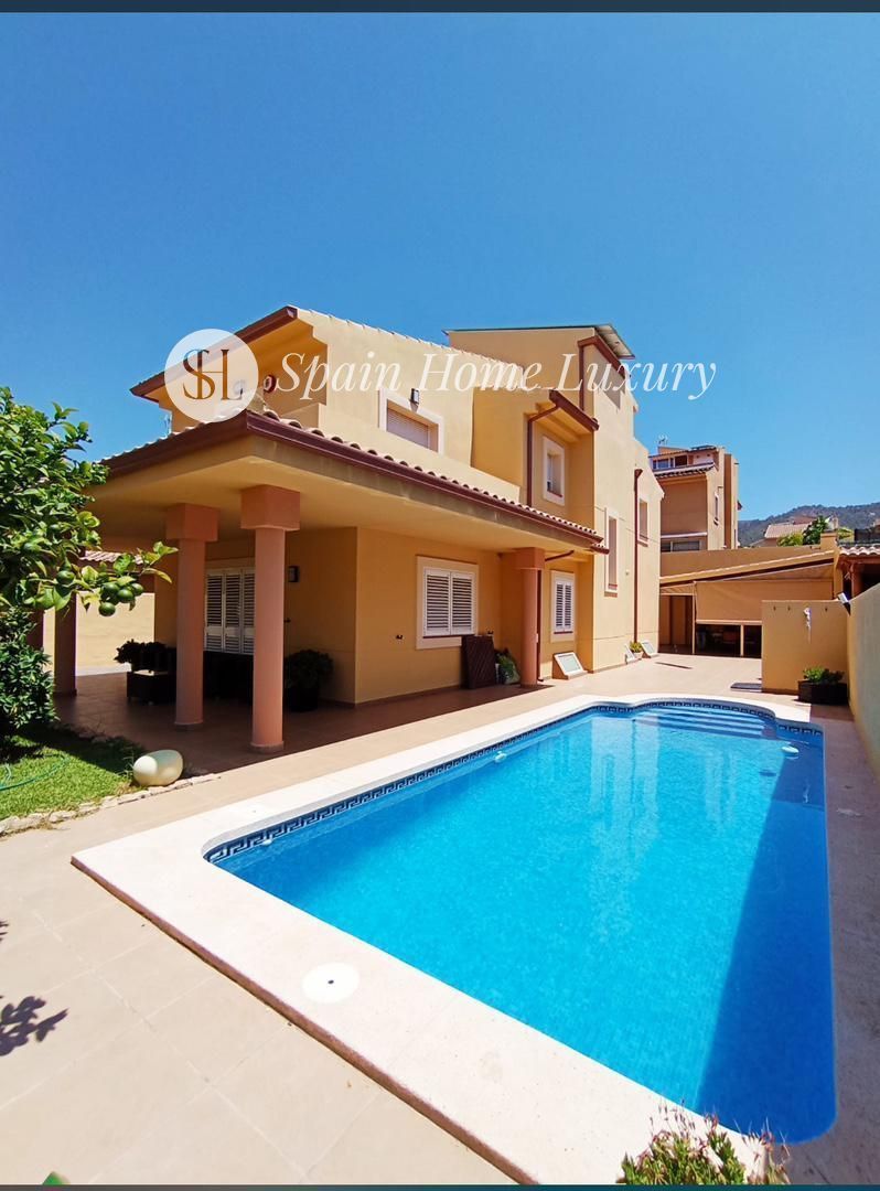 Vista exterior de Casa o xalet en venda en Benidorm amb Aire condicionat