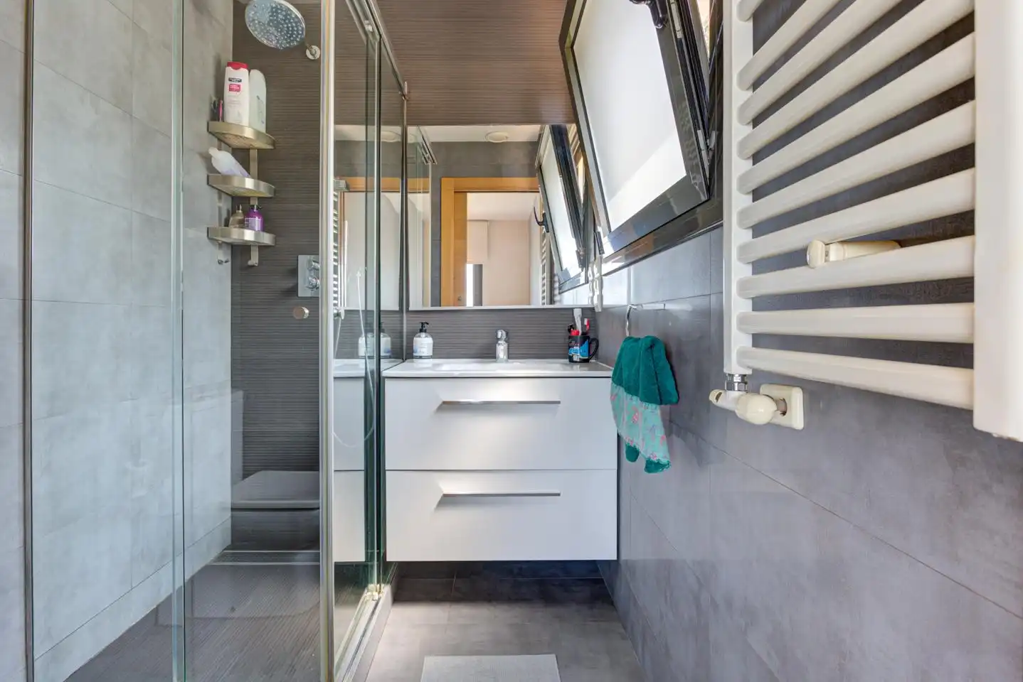 Badezimmer von Haus oder Chalet zum Verkauf in Castelldefels mit Klimaanlage, Heizung und Privatgarten